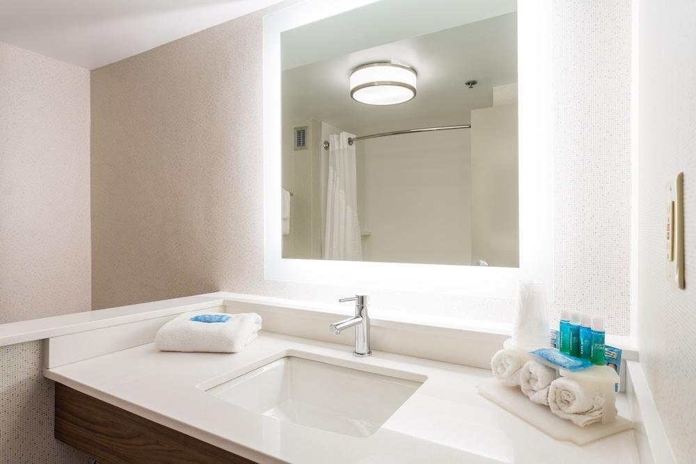 Holiday Inn Express Hotel & Suites Goldsboro - Base Area By Ihg Екстериор снимка