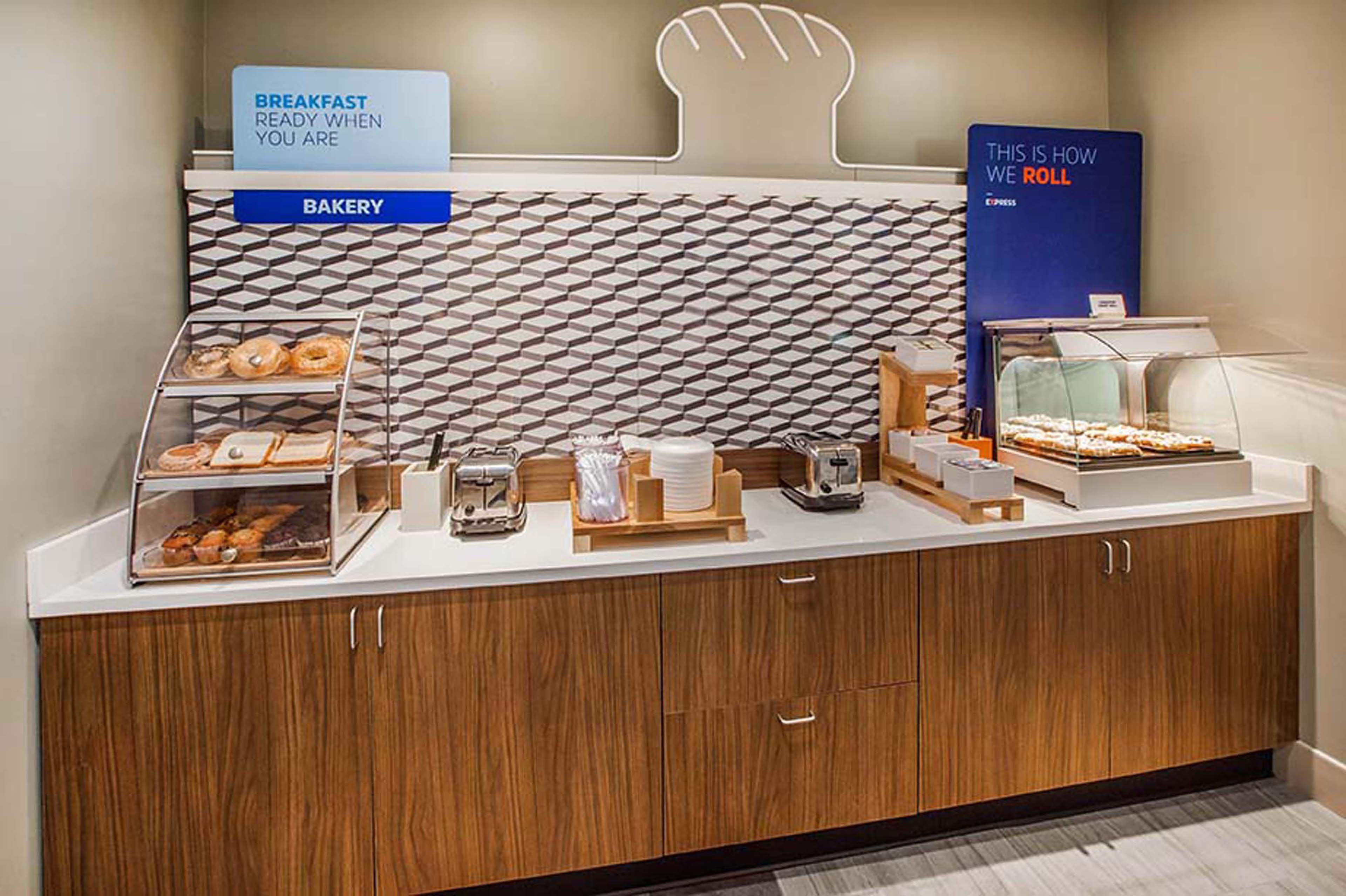 Holiday Inn Express Hotel & Suites Goldsboro - Base Area By Ihg Екстериор снимка